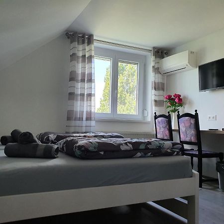 Bed and Breakfast Monostor Panzio Комаром Экстерьер фото