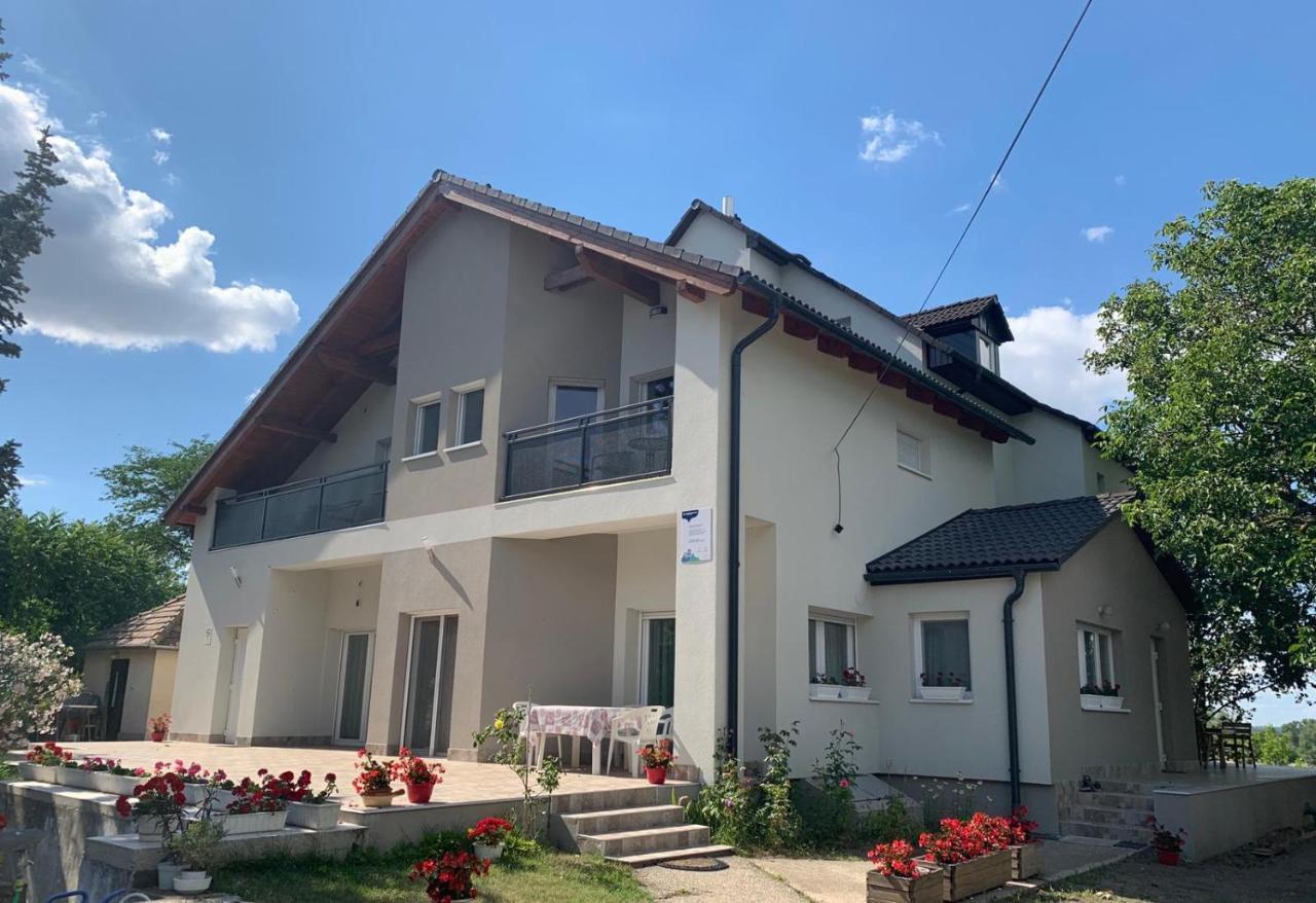 Bed and Breakfast Monostor Panzio Комаром Экстерьер фото