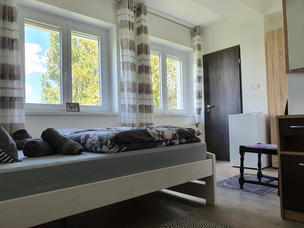 Bed and Breakfast Monostor Panzio Комаром Экстерьер фото